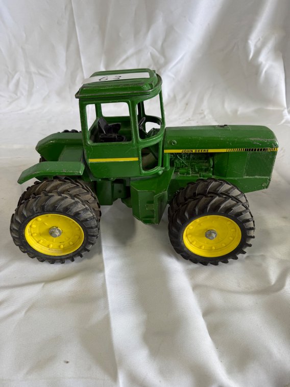 John Deere 1/16 Scale Tractor 
