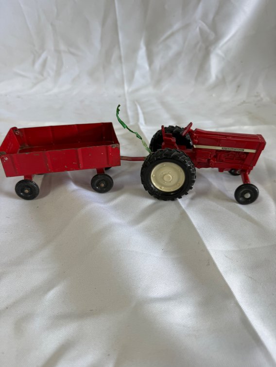 International Tractor & Flare Wagon 1/32 Scale