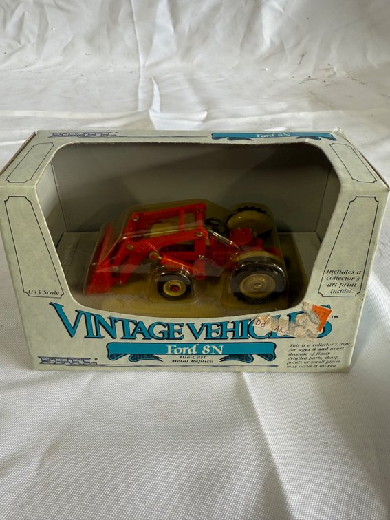 ERTL Vintage Vehicles Ford 8N 1/43 Scale