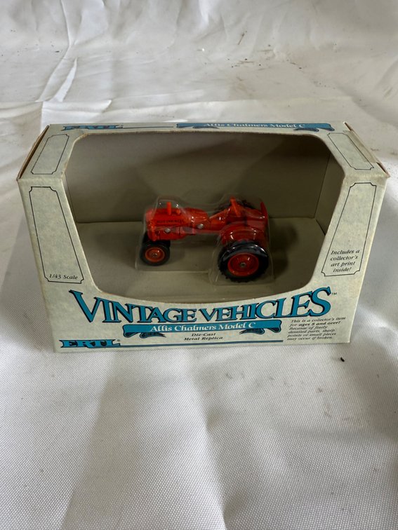 ERTL Vintage Vehicles Allis Chalmers Model C Tractor 1/43 Scale