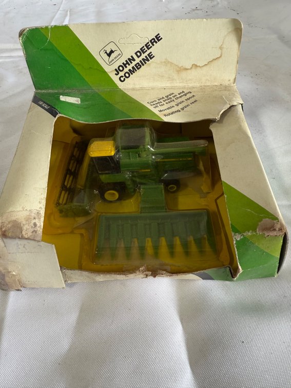 ERTL John Deere Turbo 8820 Combine 1/80 Scale