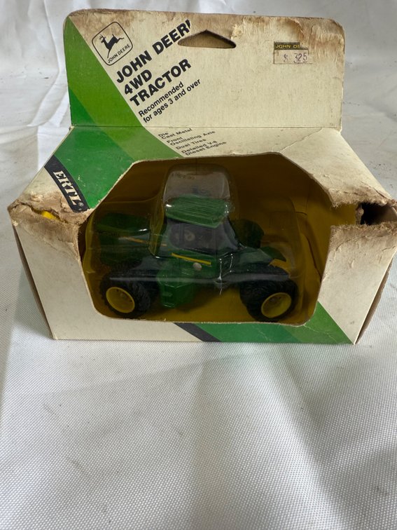 ERTL John Deere 8850 4WD Tractor 1/64 Scale