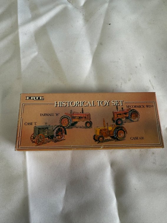 ERTL Historical Toy Set 1/64 Scale