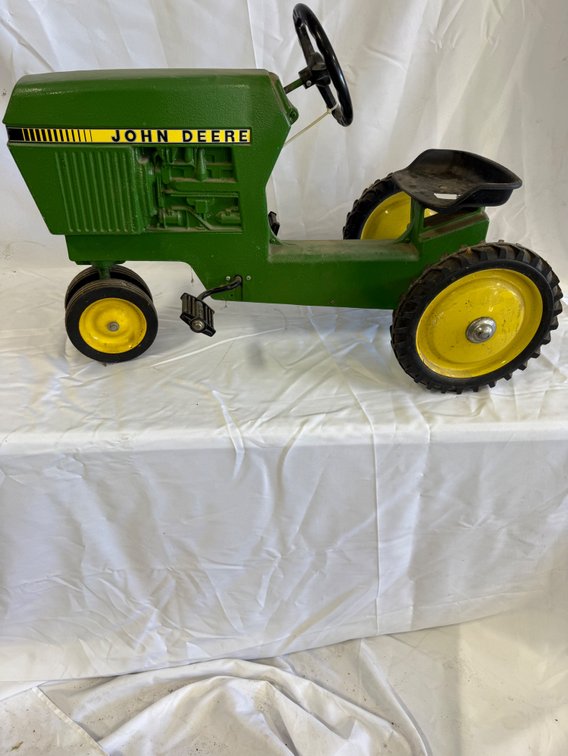 ERTL John Deere Pedal Tractor