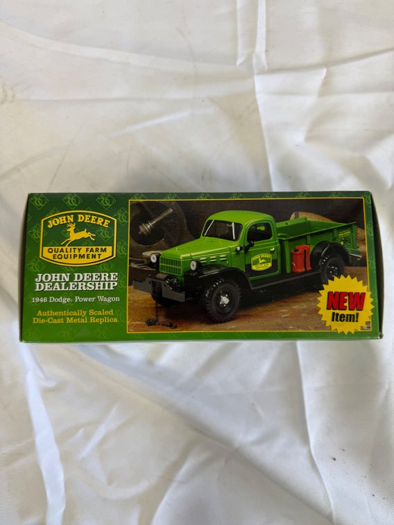ERTL John Deere Dealership 1946 Dodge Power Wagon