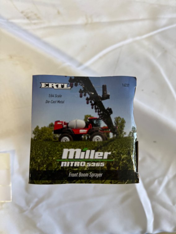 ERTL Miller Nitro 5365 Sprayer 1/64 Scale