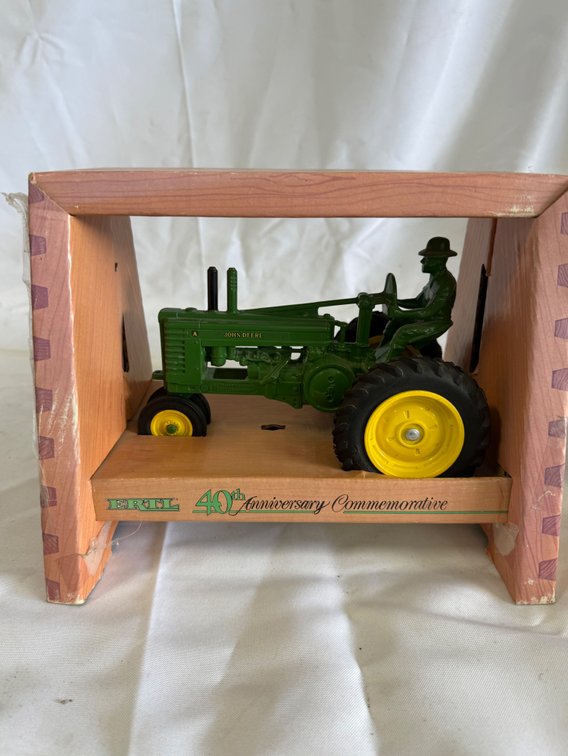 ERTL 40th Anniversary Commemorative Tractor 1/16 Scale