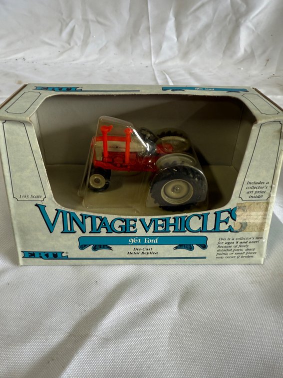 ERTL Vintage Vehicles 961 Ford 1/43 Scale
