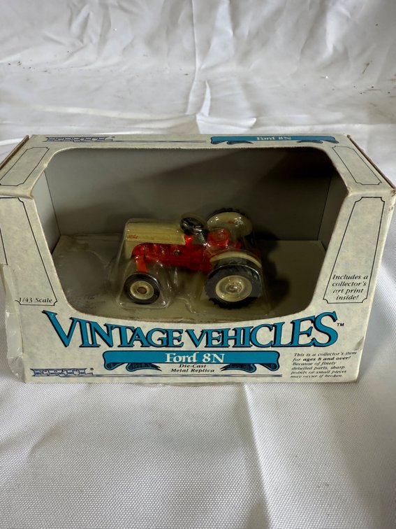 ERTL Vintage Vehicles Ford 8N 1/43 Scale