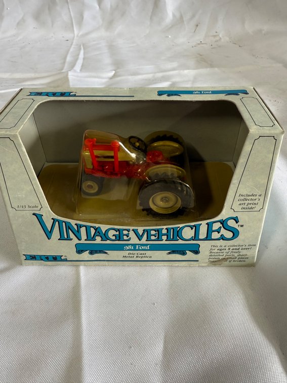 ERTL Vintage Vehicles 981 Ford 1/43 Scale