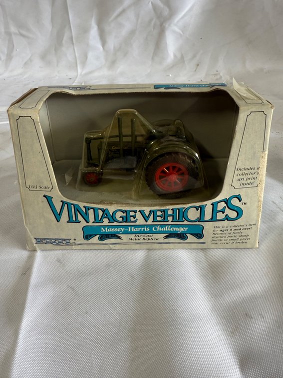 ERTL Vintage Vehicles Massey-Harris Challenger 1/43 Scale