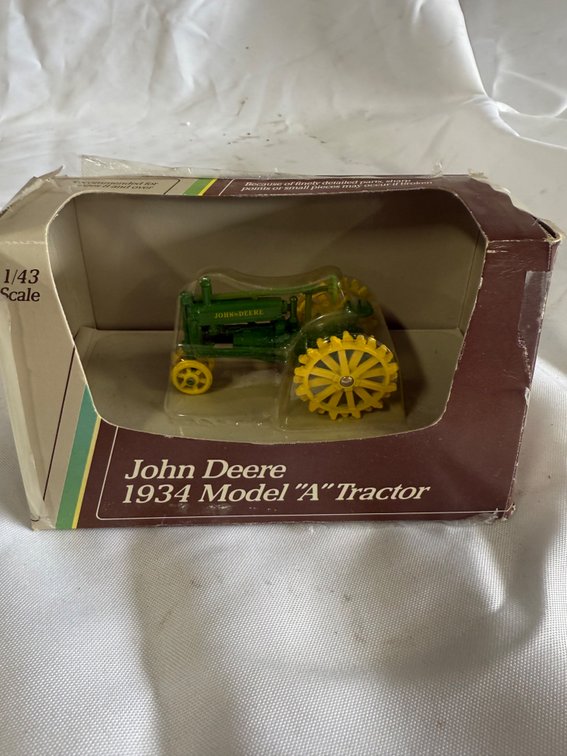 ERTL John Deere 1934 Model "A" Tractor 1/43 Scale