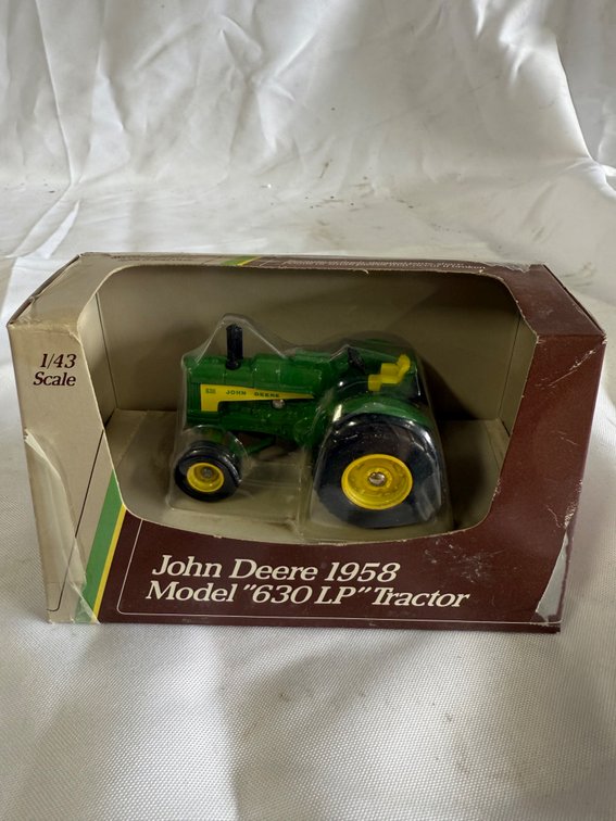 ERTL John Deere 1934 Model "630 LP" Tractor 1/43 Scale