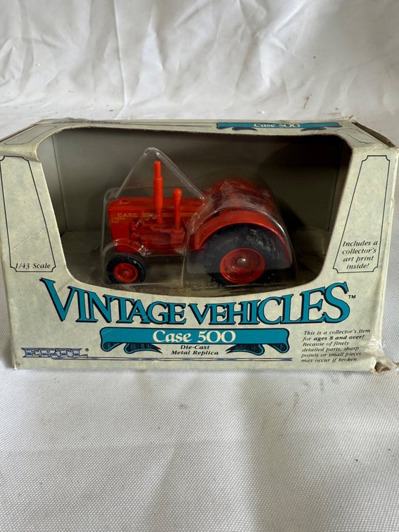 ERTL Vintage Vehicles Case 500 Tractor 1/43 Scale