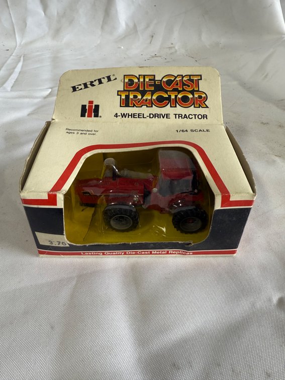 ERTL Die-Cast Tractor Articulated CO International 6388 Tractor 1/64 Scale