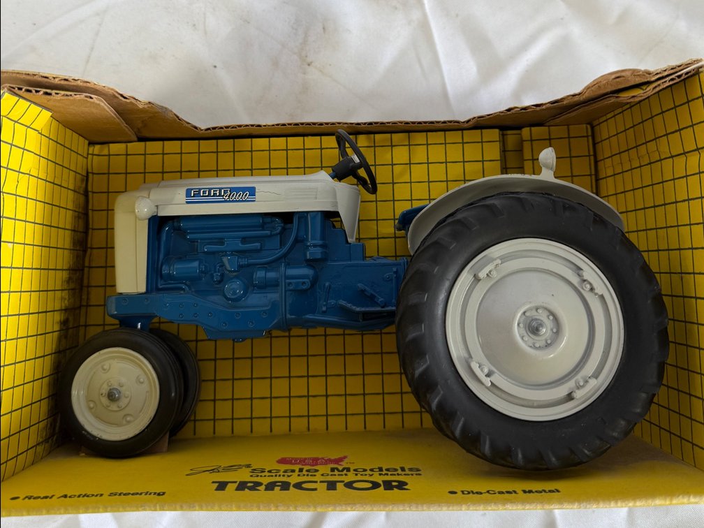 Scale Models Ford 4000 Tractor 1/16 scale