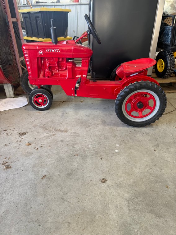 ERTL Farmall M Pedal Tractor
