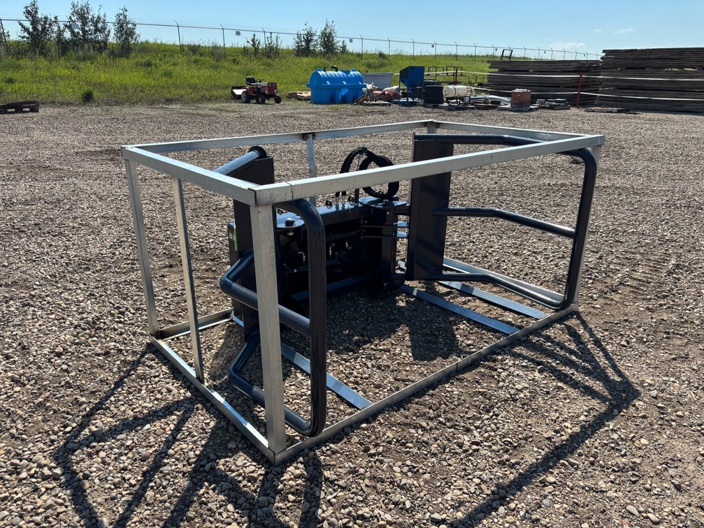 Unused 2026 Wolverine Skid Steer Hydraulic Bale Squeeze