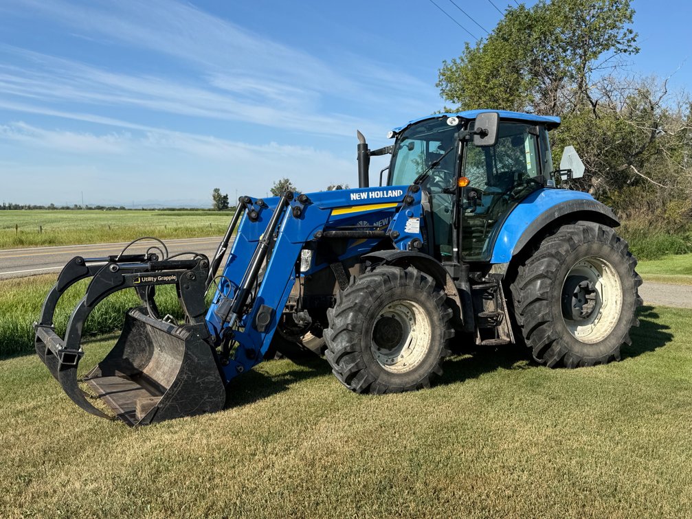2015 New Holland T5.105 MFWD FEL Tractor