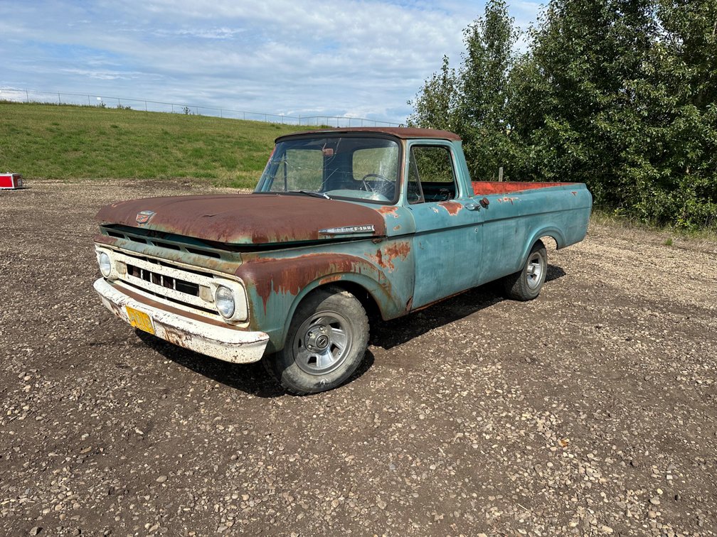 1961 Ford F-100 Regular Cab 2WD Pick-up Truck