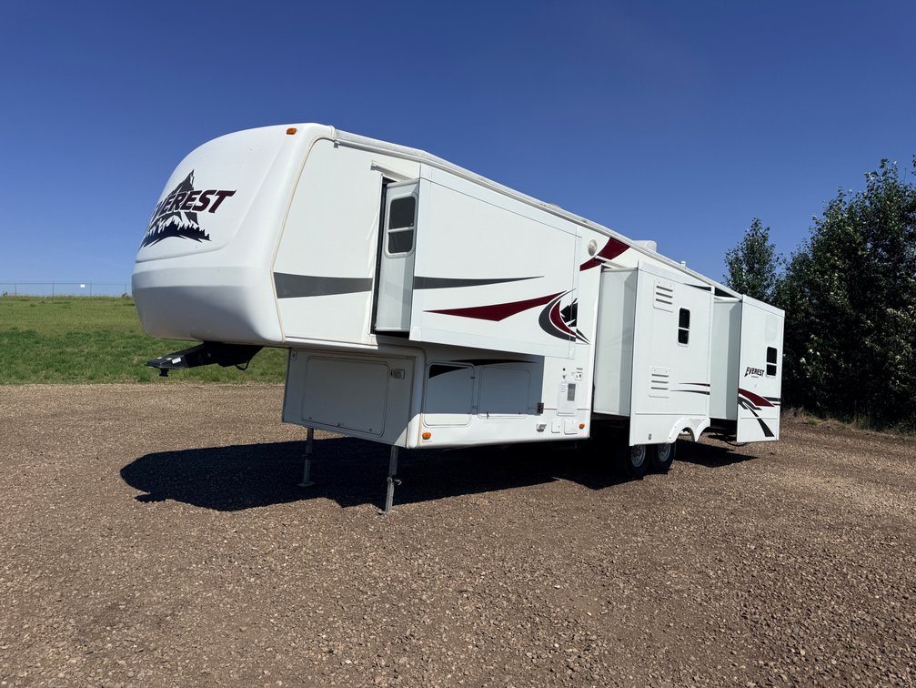 2005 Everest By Keystone 344J T/A 5th Wheel Holiday Trailer