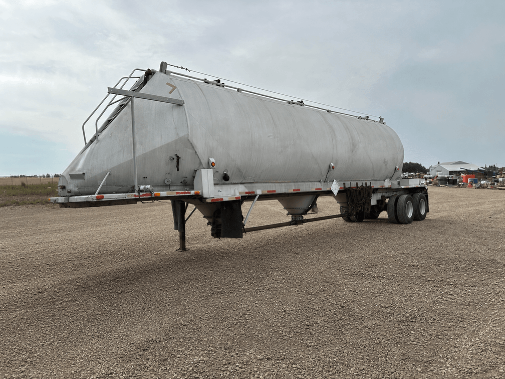 1974 Clough T/A Aluminum Pneumatic Bulk Tank Trailer