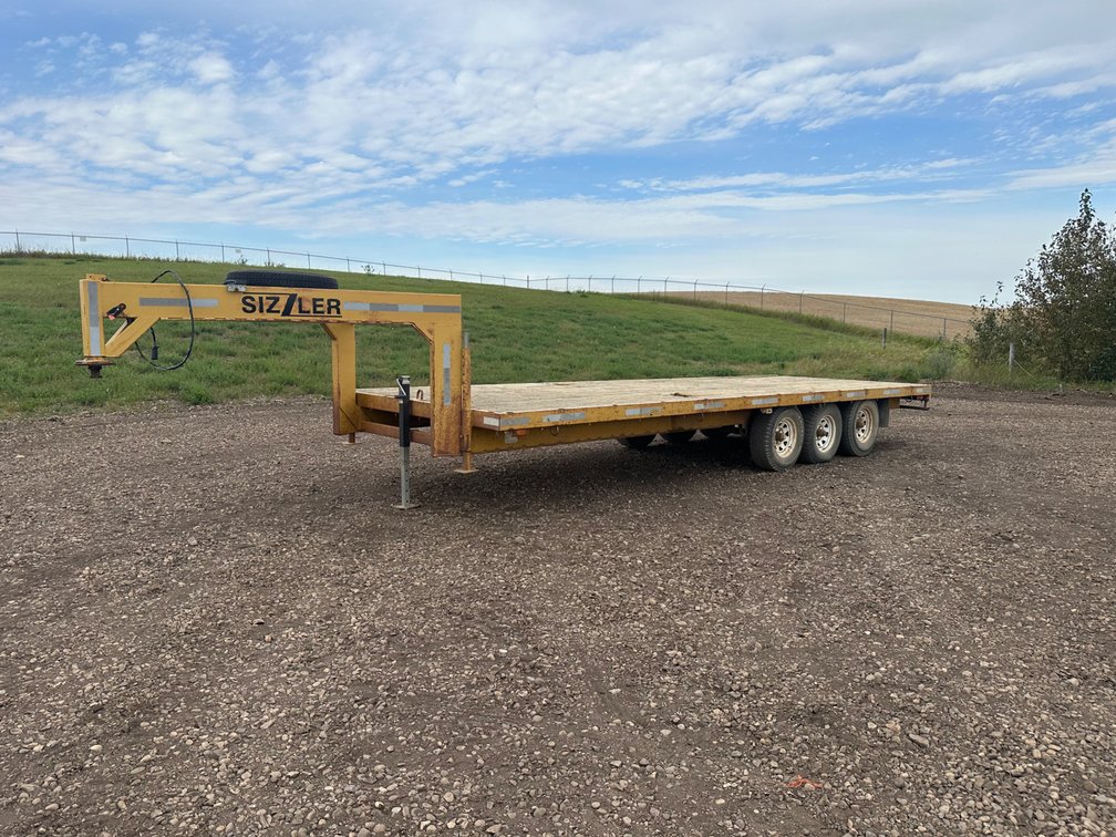 1976 Sizzler 24' Gooseneck 5th Wheel Equipment Trailer