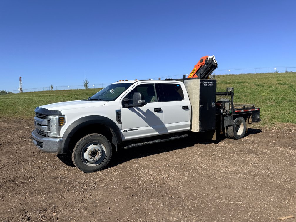 2019 Ford F-550 Super Duty XLT 4WD Picker Truck