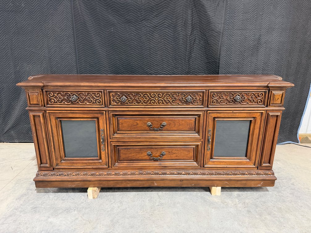 Universal Escalera TV Chest/Media Console