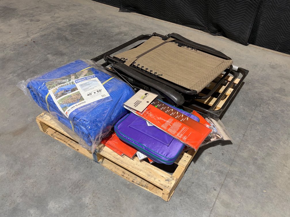 (2) Folding Patio Chairs