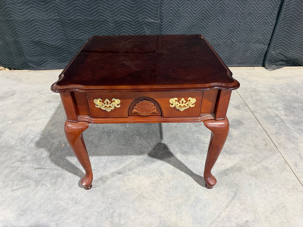Queen Anne-style Wooden End Table