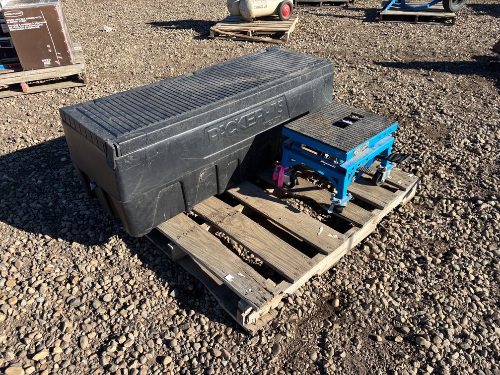Delta Packer 75 Plastic Truck Toolbox