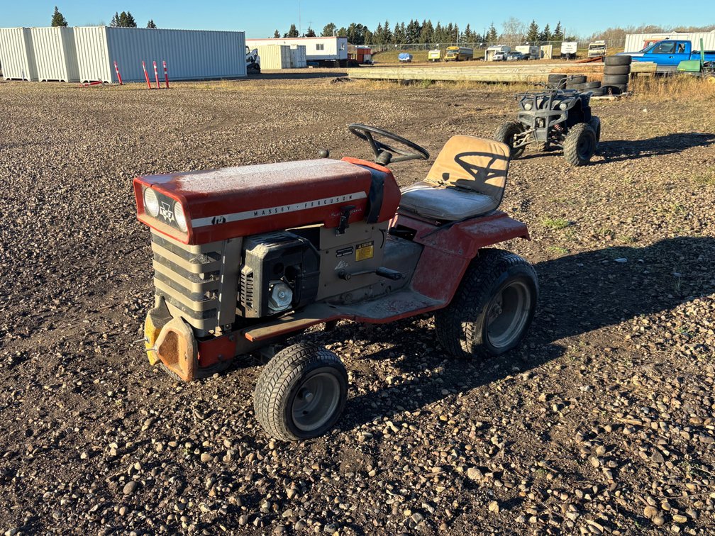 Massey Ferguson Tractor (Non-Running)
