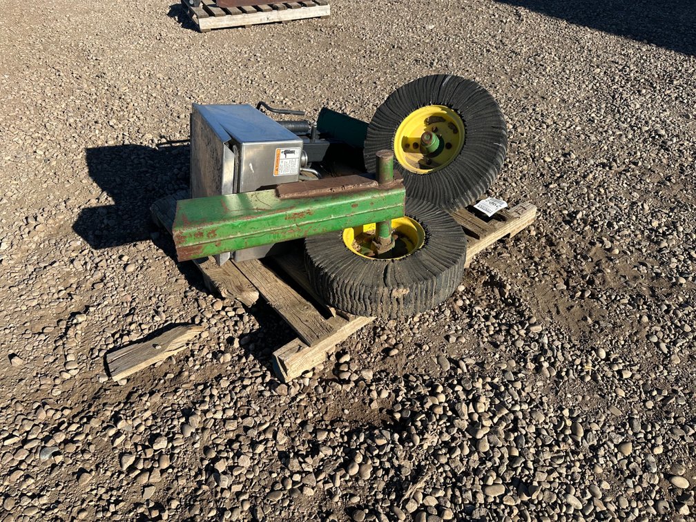 Spreader W/ Mount