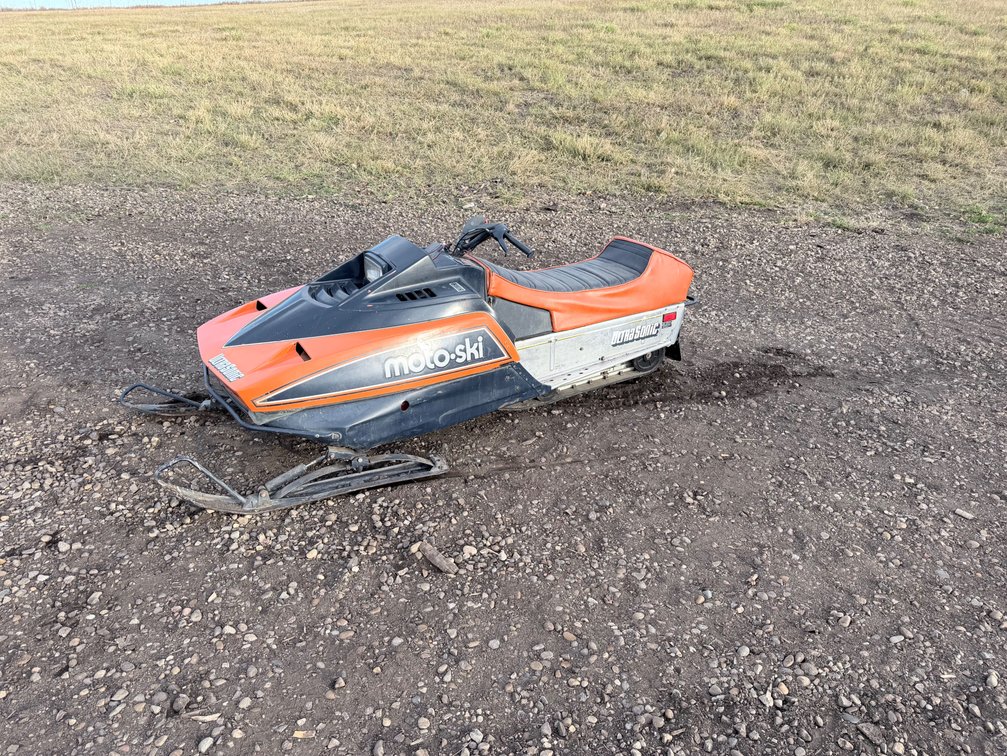 Moto-Ski Ultra Sonic Snowmobile (Non-Running)
