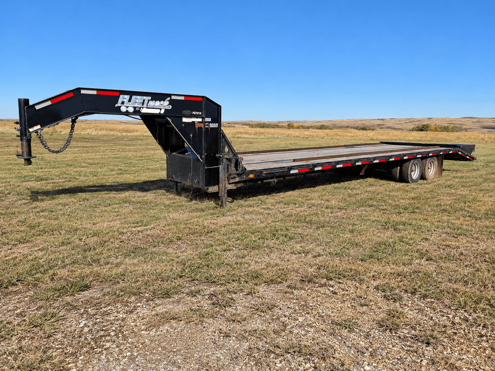 2013 Roadclipper Fleet Neck 30' T/A Trailer