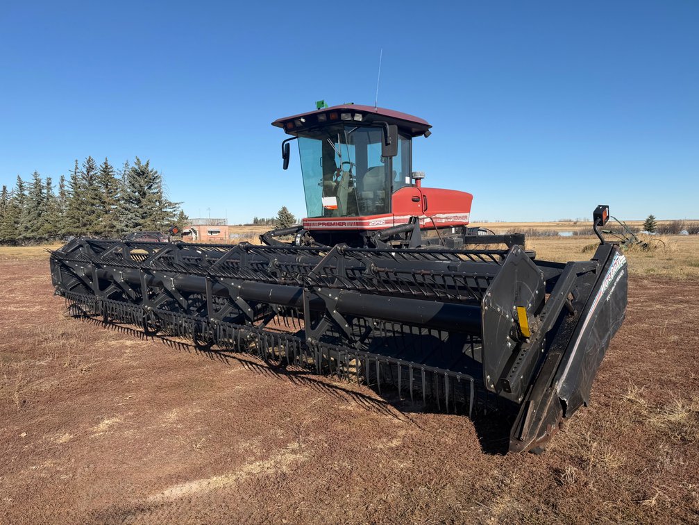 2004 Premier 2952i Swather w/ MacDon 972 Header