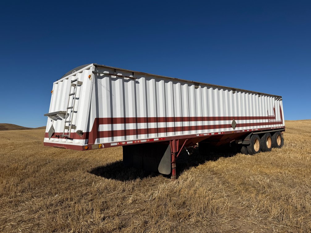1998-99 Doepker Hopper Bottom Tridem Grain Trailer