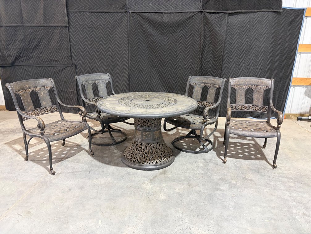 Round Aluminum Patio Table