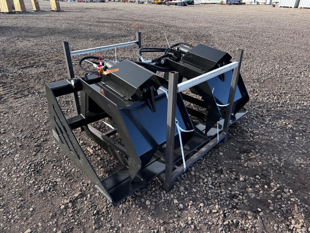 Unused 2026 GIYI 72" Skid Steer Curved Log Grabber