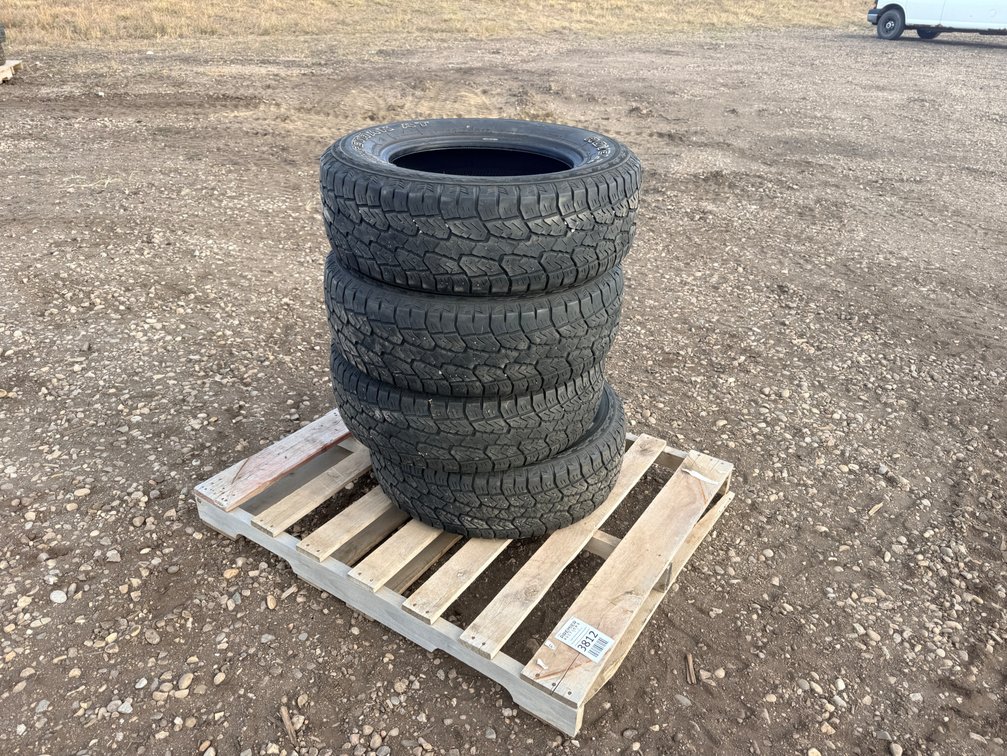 (4) Rovelo Ridgetrek Tires
