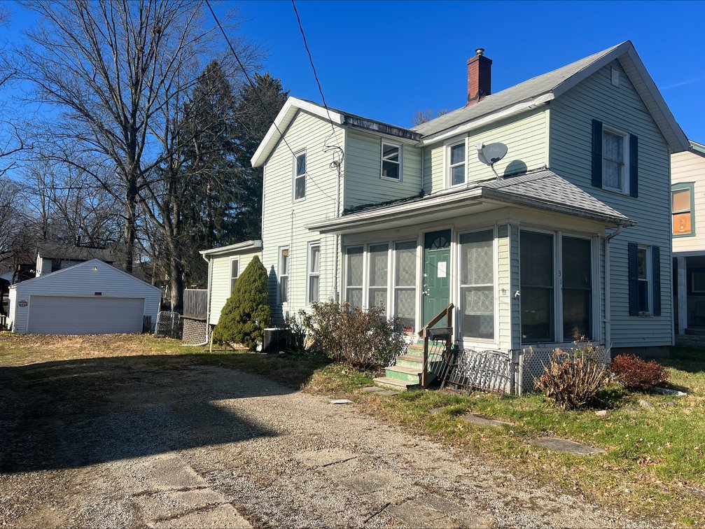 317 Clinton St., Ravenna, OH. 44266