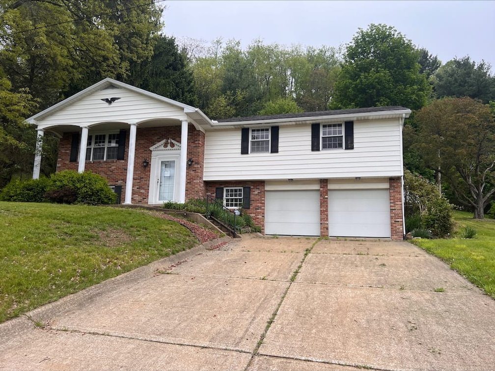 208 Ridgewood Blvd., Minerva, OH. 44657