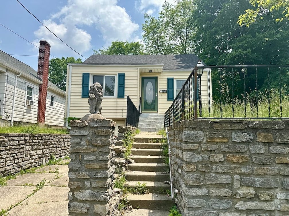 3220 Cavanaugh Ave., Cincinnati, OH. 45211