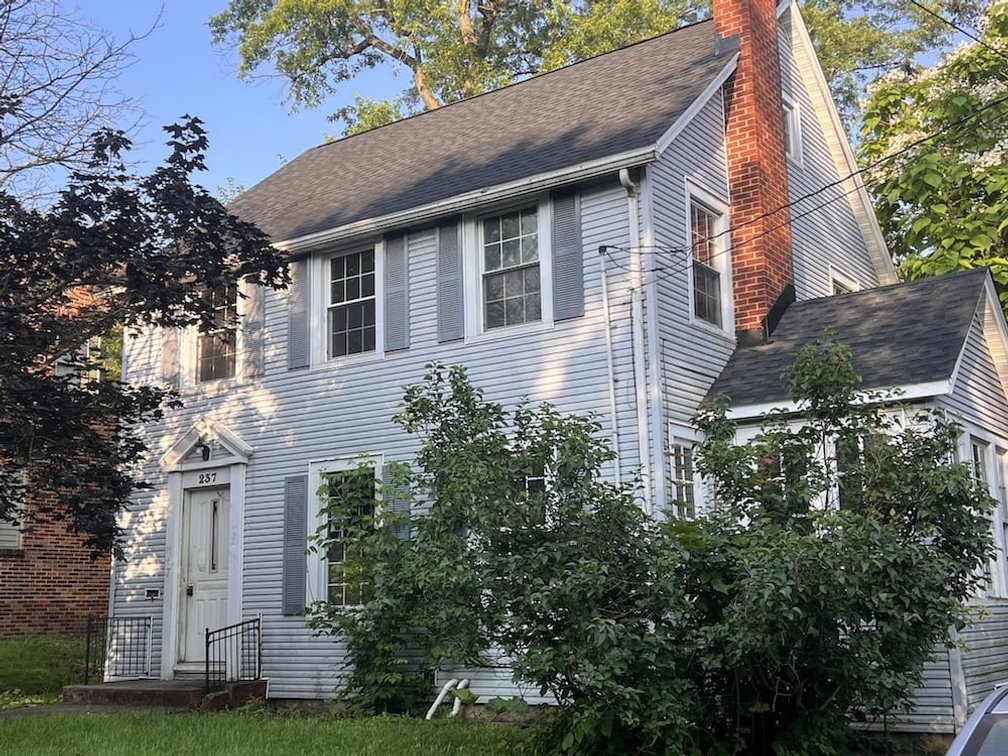 237 Helen Ave., Mansfield, OH. 44903