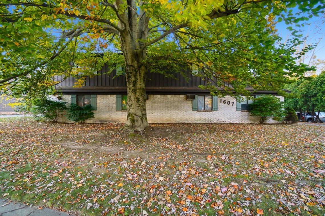 1607 Brooke Park, Toledo, OH. 43612