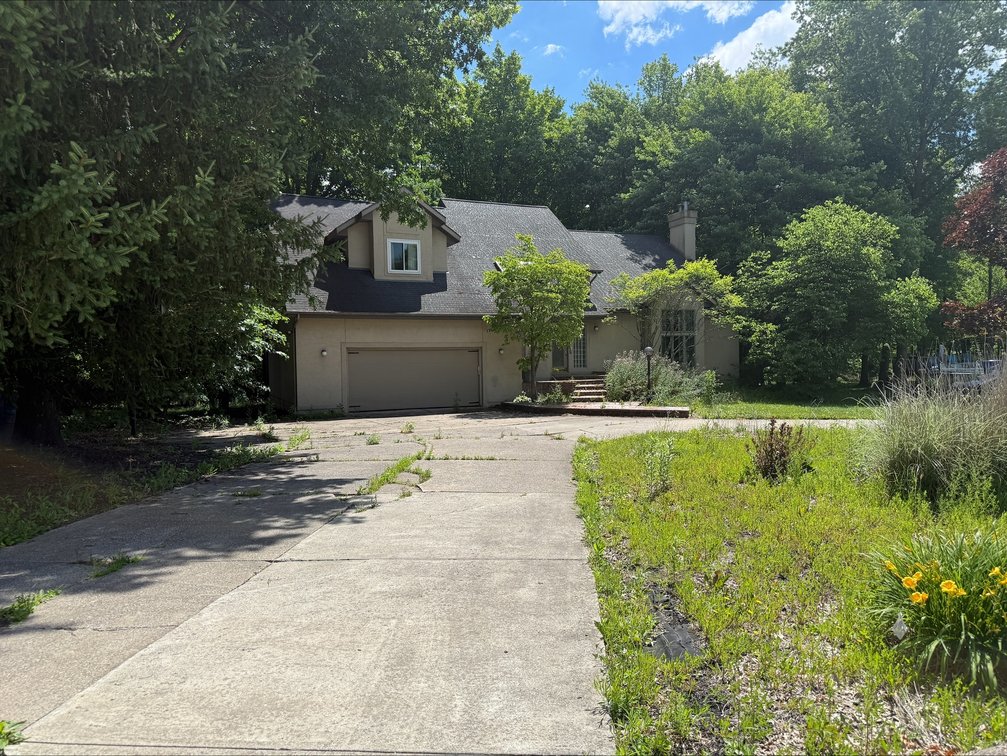 5755 Logan Arms Dr., Girard, OH. 44420