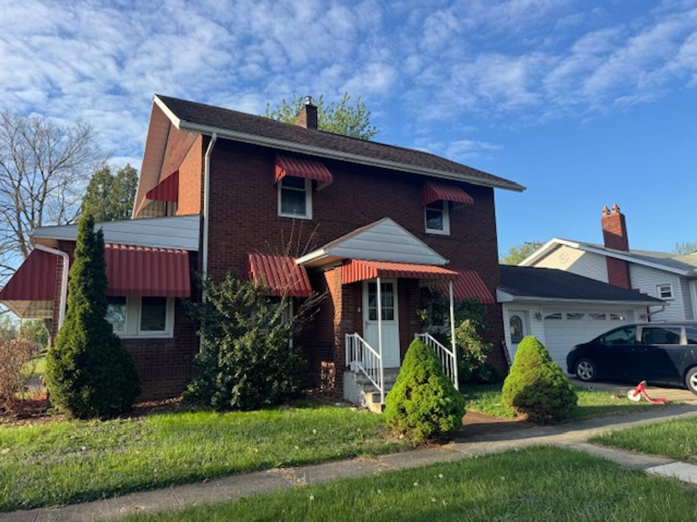 936 N. Main St., Uhrichsville, OH. 44683