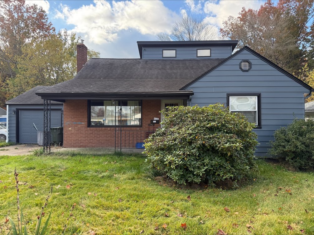 242 East Manor Ave., Struthers, OH. 44471