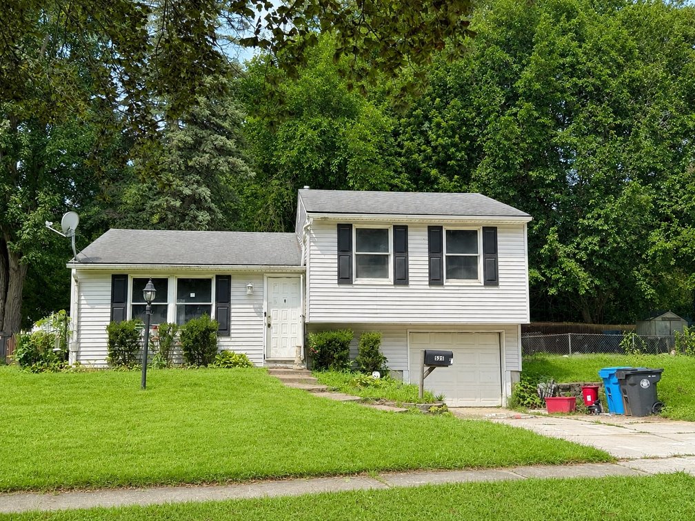 525 Heathshire Dr., Toledo, OH. 43607